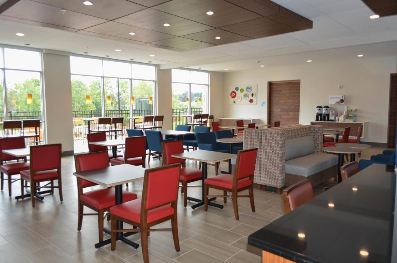 Holiday Inn Express & Suites - Charlotte Ne - University Area By Ihg Exteriér fotografie